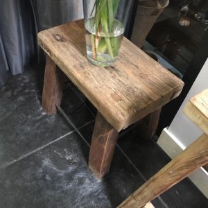 Houten bijzettafeltje