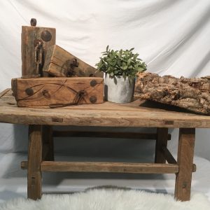 Salon tafel oud hout