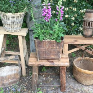 Bankje met ijzeren onderstel