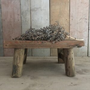 Mooi houten bankje laag