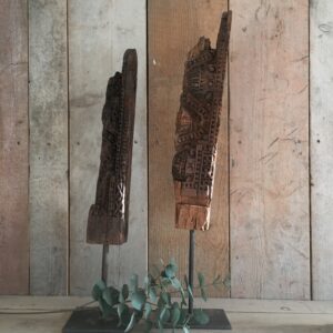 Mooie authentieke decoratie op standaard